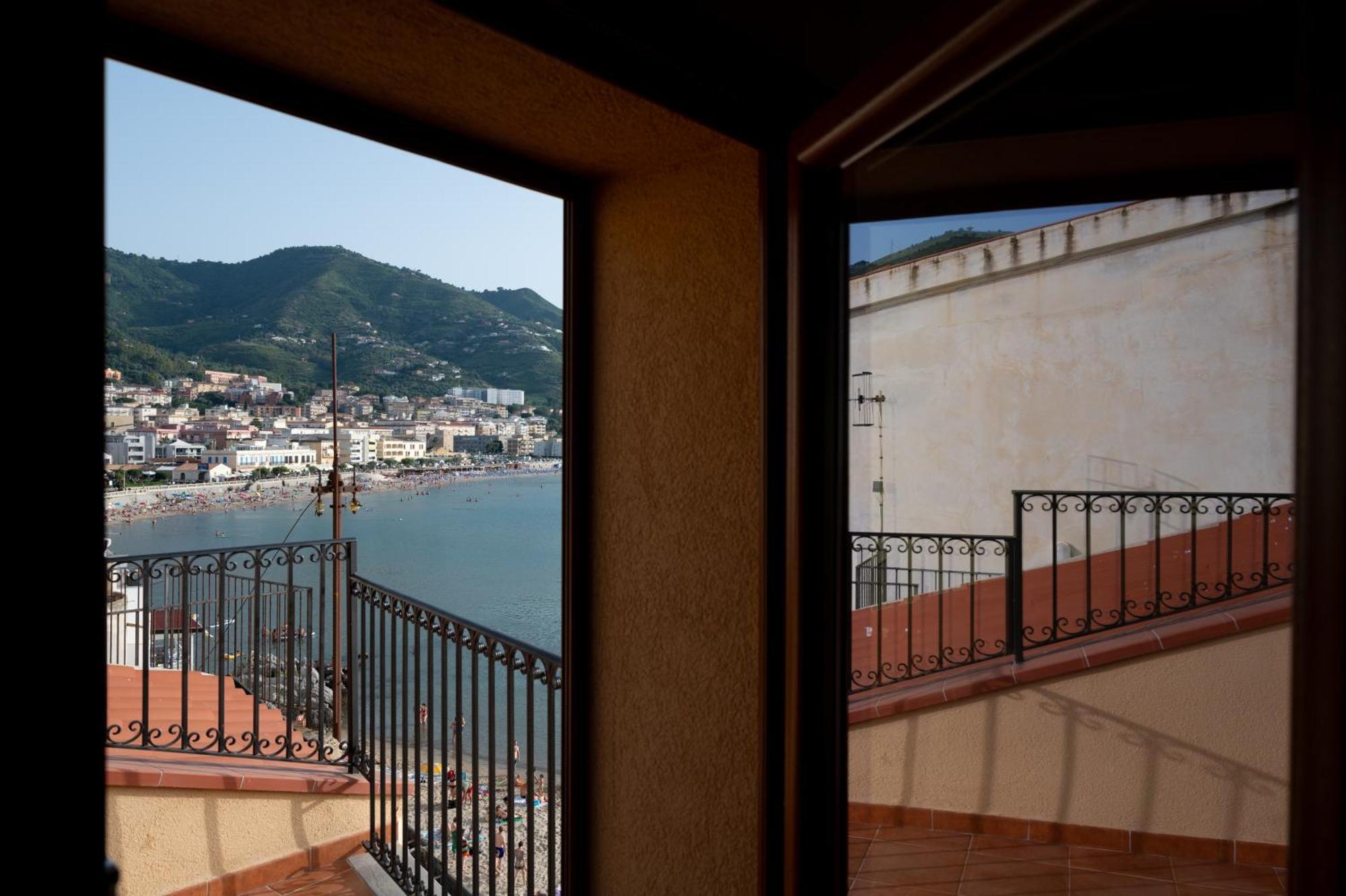 Casa Vacanze Tramonto Alla Marina 체팔루 외부 사진