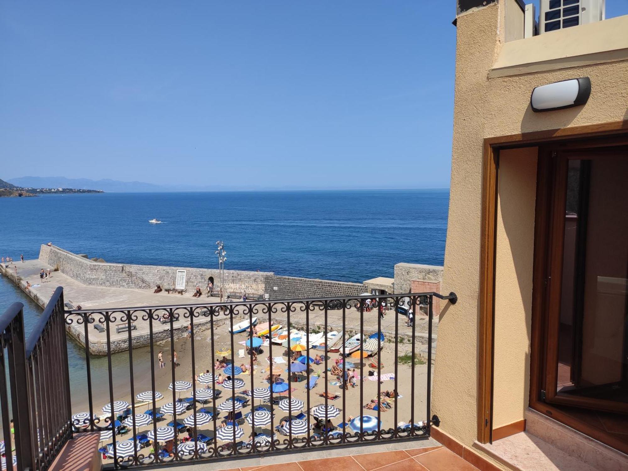 Casa Vacanze Tramonto Alla Marina 체팔루 외부 사진